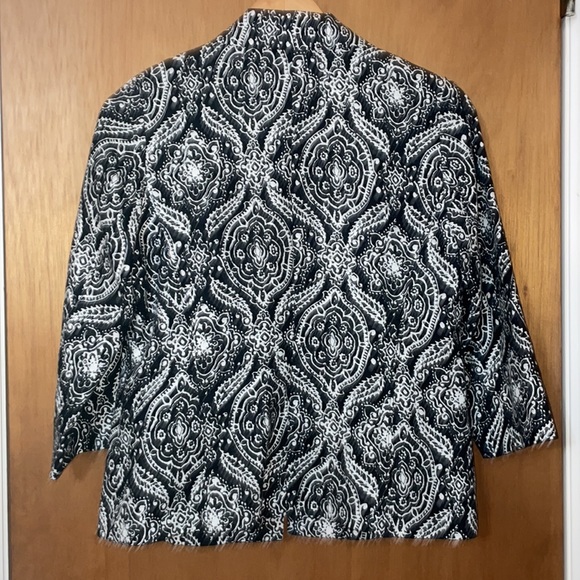•KIM ROGER•BLACK/WHITE PAISLEY 100% LINEN BLAZER SIZE SMALL EUC - Picture 4 of 7